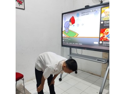 Pembelajaran Digital dengan Teknologi IFP/Smartboard