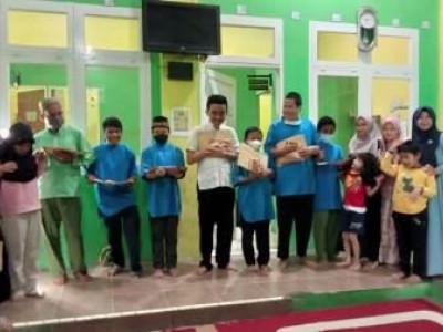 Penutupan dan Pemyerahan Sertifikat Serta Hadiah Pada Pesantren Ramadhan SLB Autisma YPPA Solok Tahu