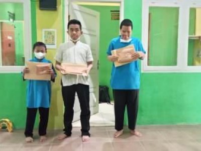 Penutupan dan Pemyerahan Sertifikat Serta Hadiah Pada Pesantren Ramadhan SLB Autisma YPPA Solok Tahu