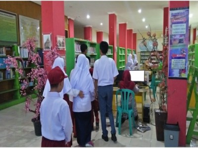 Kunjungan ke Perpustakaan