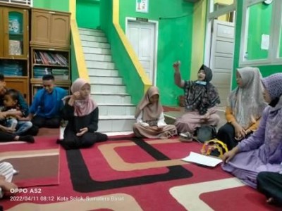 Kegiatan Rutin Ramadhan Mengumpulkan Uang Infak 