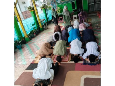 Praktek Sholat Berjamaah