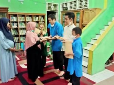 Penutupan dan Pemyerahan Sertifikat Serta Hadiah Pada Pesantren Ramadhan SLB Autisma YPPA Solok Tahu