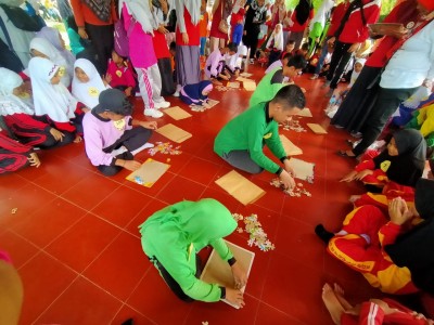 Lomba Menyusun Puzzel